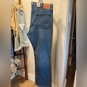 527 men’s Levi’s